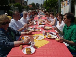 Ici, on a oubli les canotiers ...