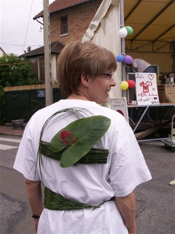 Elisabeth et son Tshirt fleuri